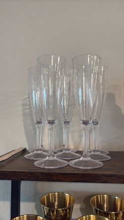 8 Plastic Champagne Glasses