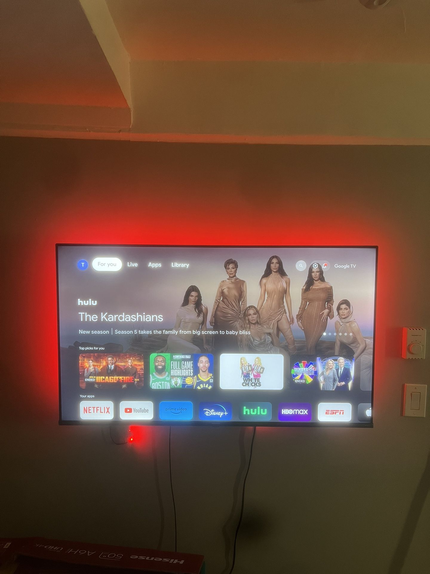 50” 4k Smart Tv With Samsung Surround Sound System And Tv Mount  (like New)