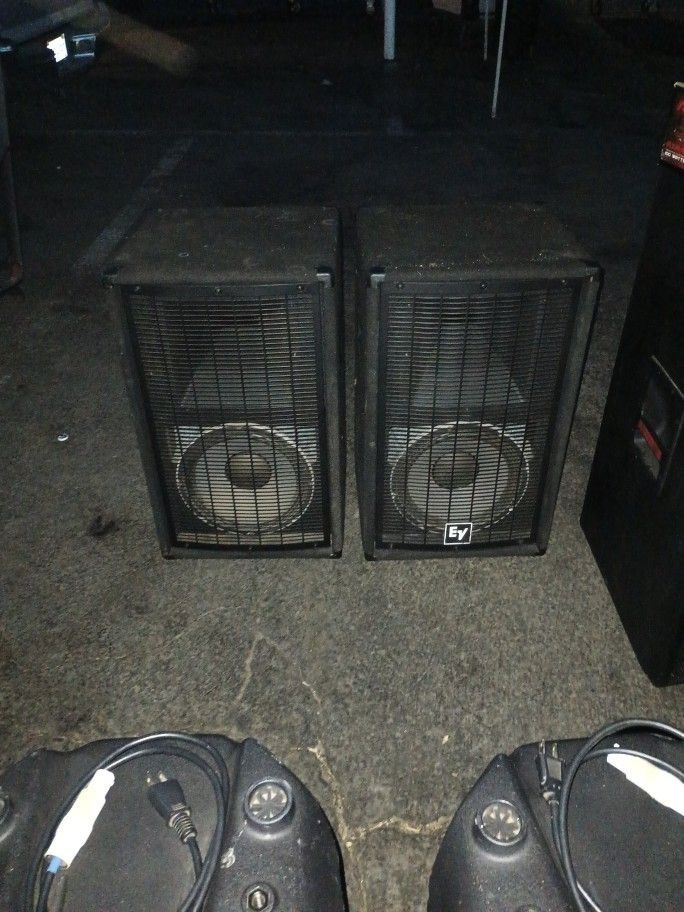Pair Of Ev s S12 Two Ways 400 Wats Each Passive Soeakers