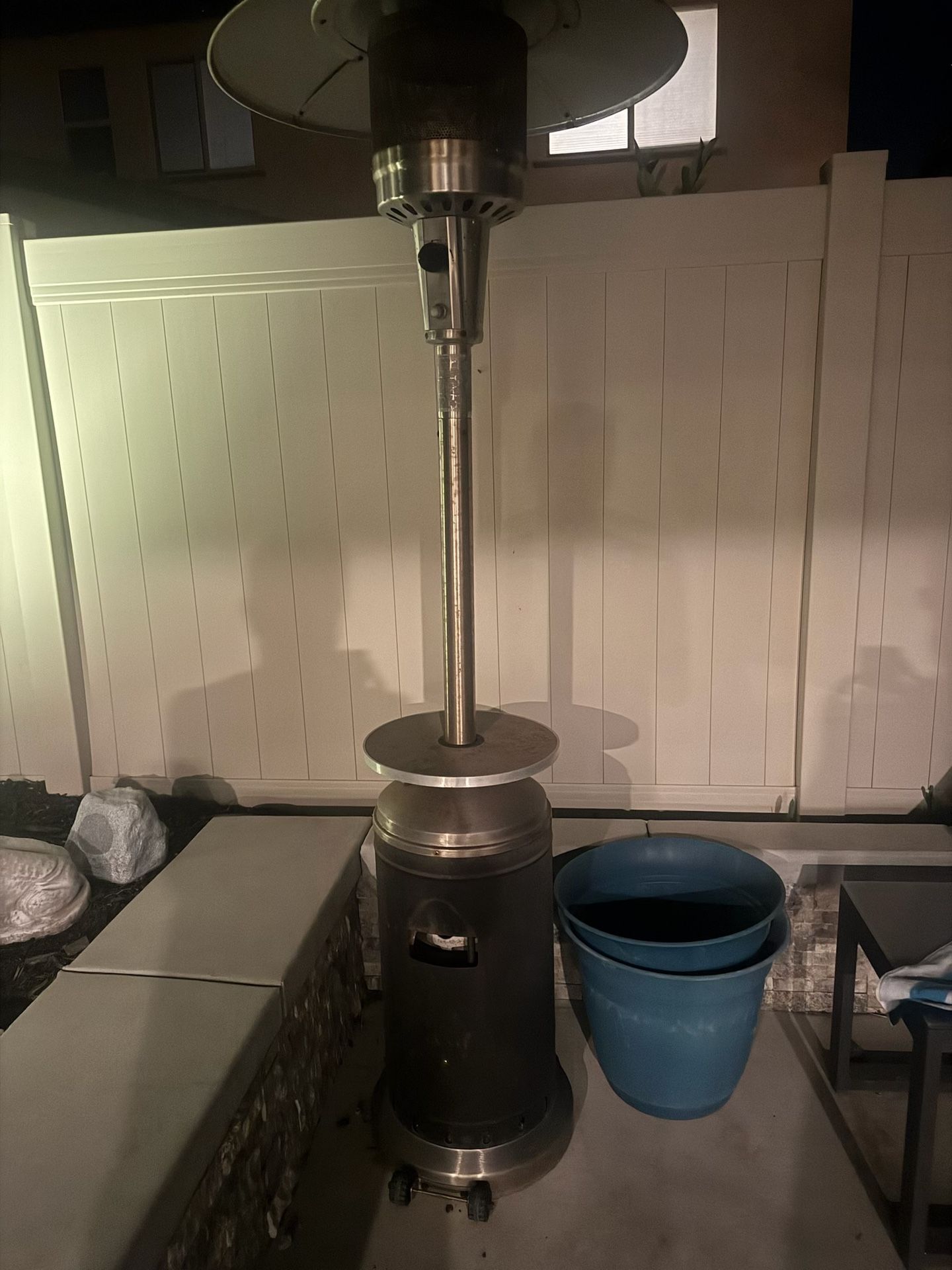 Propane outdoor heater with table shelf
