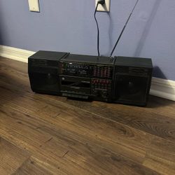 Vintage radio in good working condition
