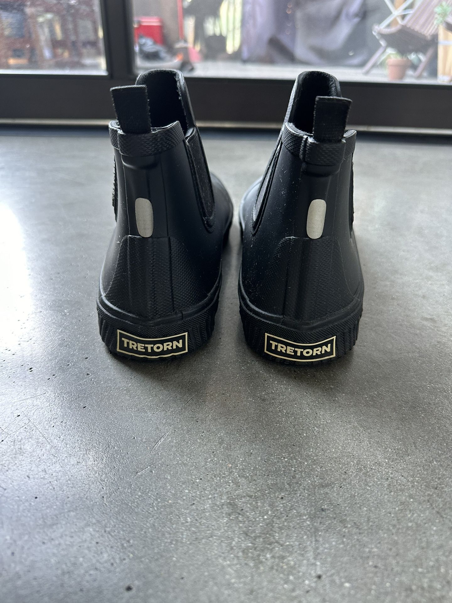 Tretorn Men’s size 8 black Gus rubber rain boot - new and unworn