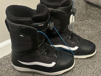 Snowboarding boots