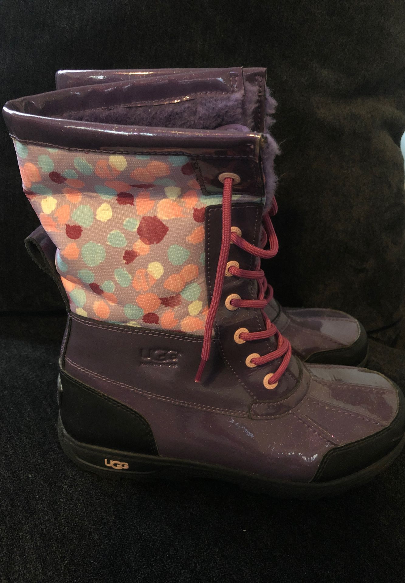 UGG winter water proof boots girls size 6 Great Looks 