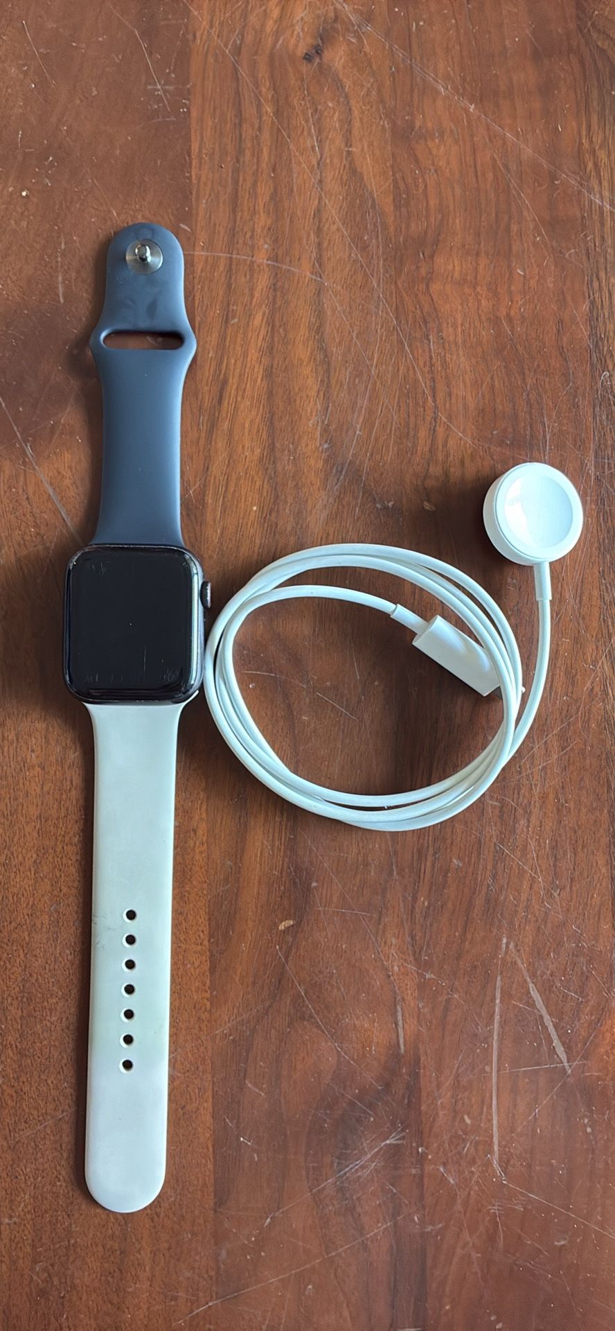 Apple Watch SE 1st Gen (GPS + Cellular) 44mm Aluminum & Ceramic Case