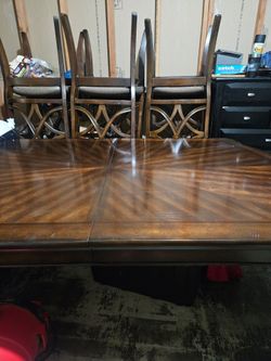 Dinning room table