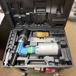 Hydraulic cable lug crimper