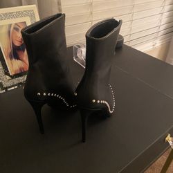 Black Size 6 Boots 