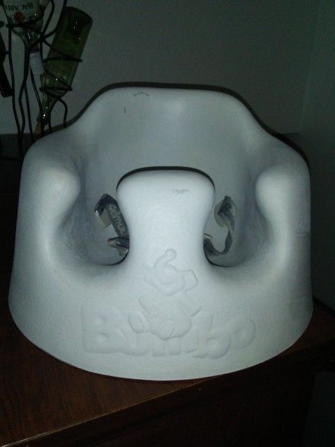 Bumbo Infant Seat W/Restraint Straps!