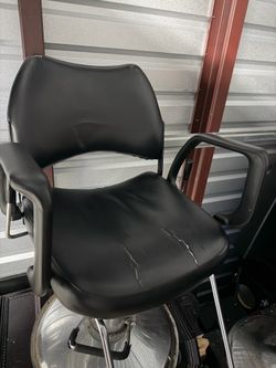 Black Hydraulic Barber/Salon Chair