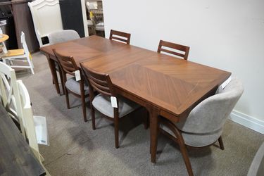 Magnussen Ashford Extendable Dining Table