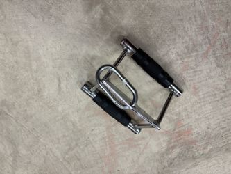 Close grip cable attachment
