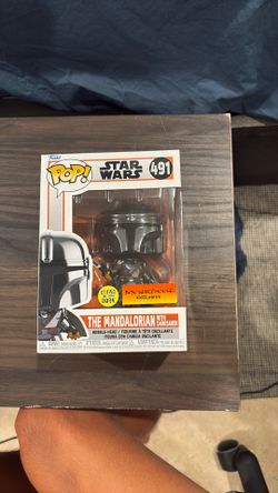 Mandolorian Funko Pop warehouse exclusive glow in the dark
