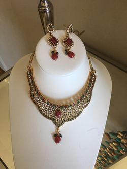 Gold plated 3pc necklace set brand new