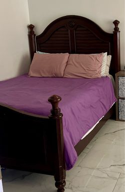 Queen size Cherry Wood Four-Post Bed Frame