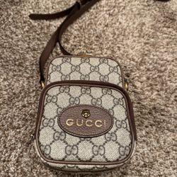 Gucci Crossbody mini  🎁