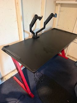 Gaming desk