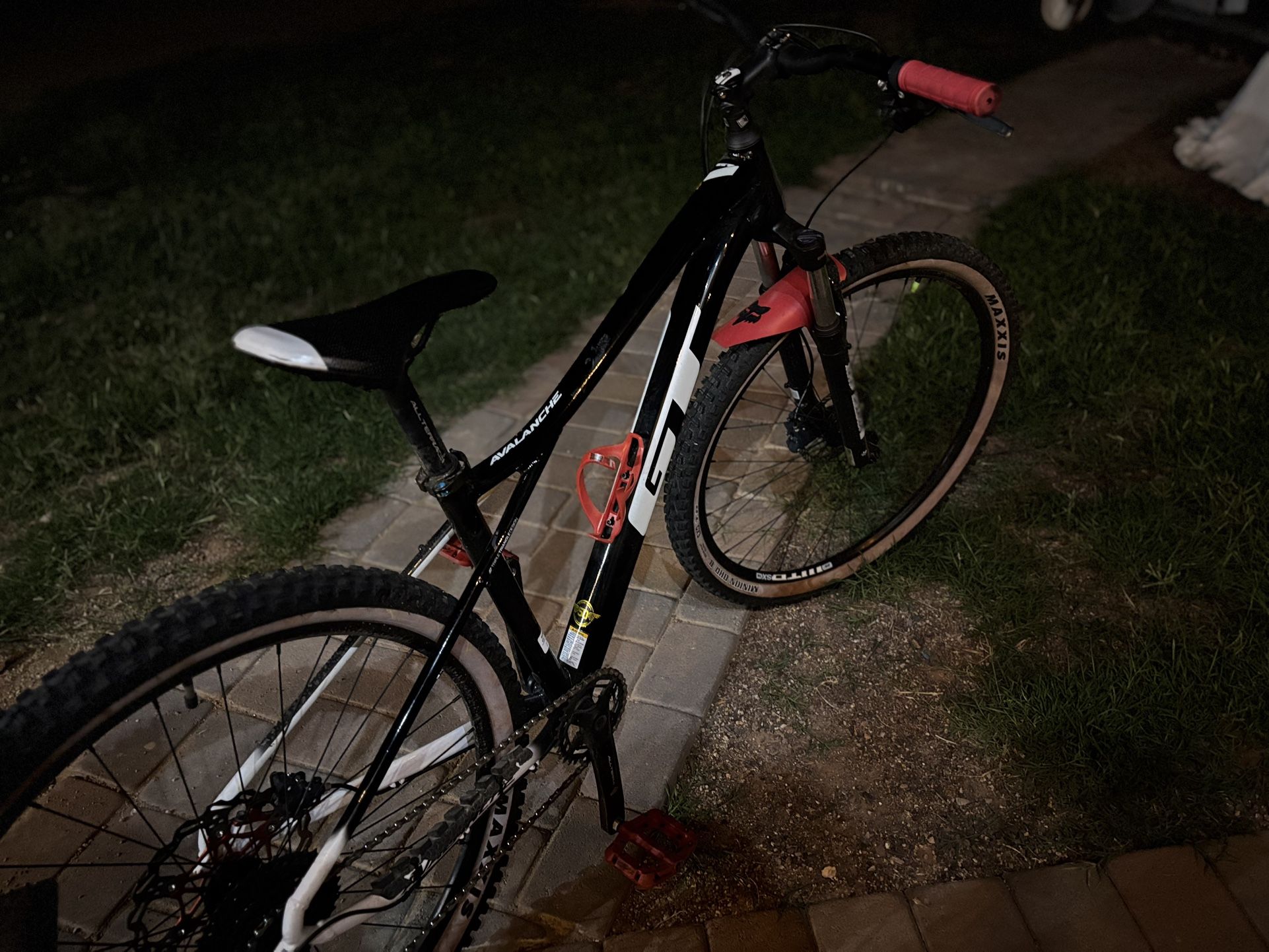 GT AVALANCHE 29inch
