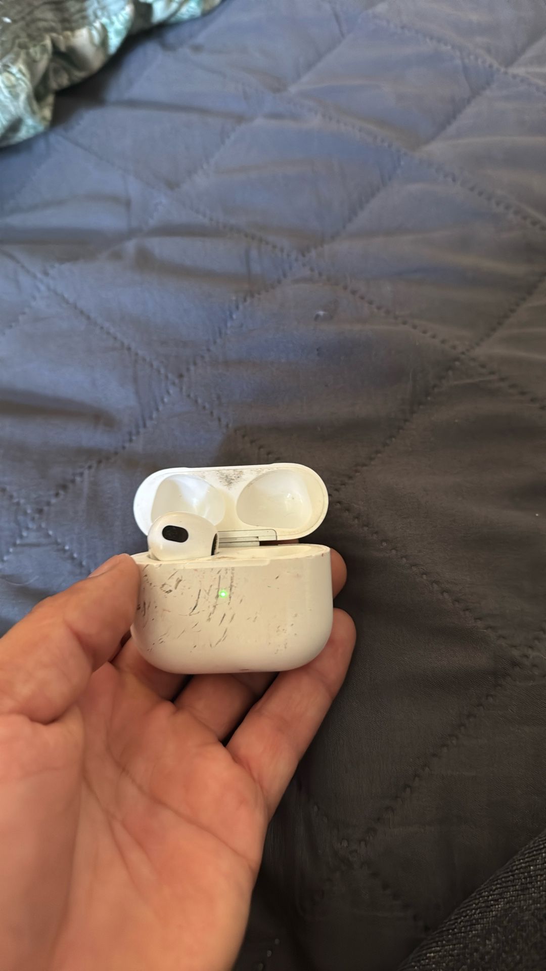 Free Earphone Lost And This One Is Not Working Only Charge Box Works
