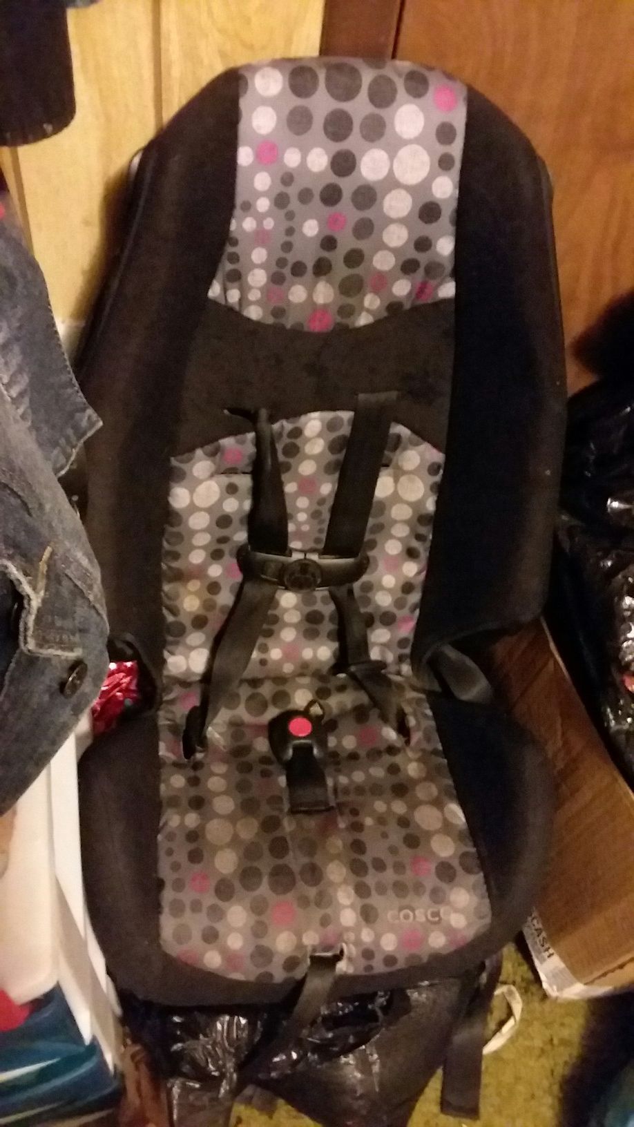 Toddler car seat . Price is negotiable.