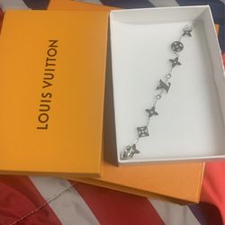 Louis Vuitton Pulsera $600