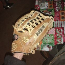 Louisville Slugger Omaha Legacy Series Softball Glove