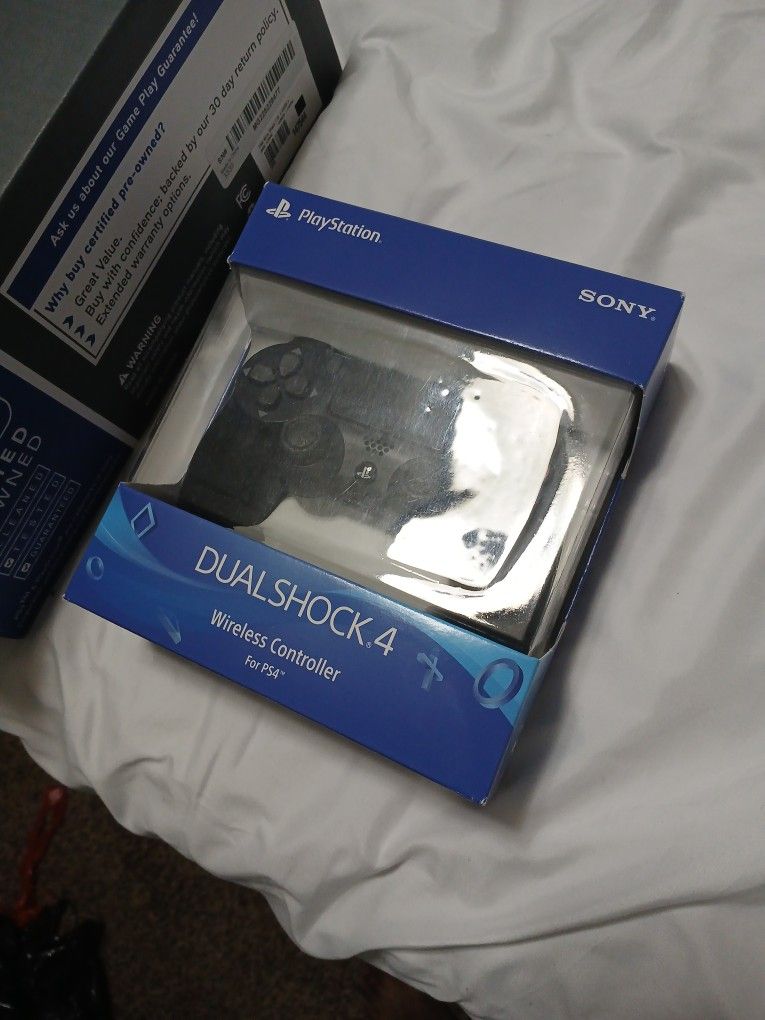 Ps4 Slim With Extra Brand New Controller