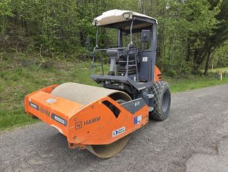 Hamm H7I (8 ton vibratory smooth drum roller)