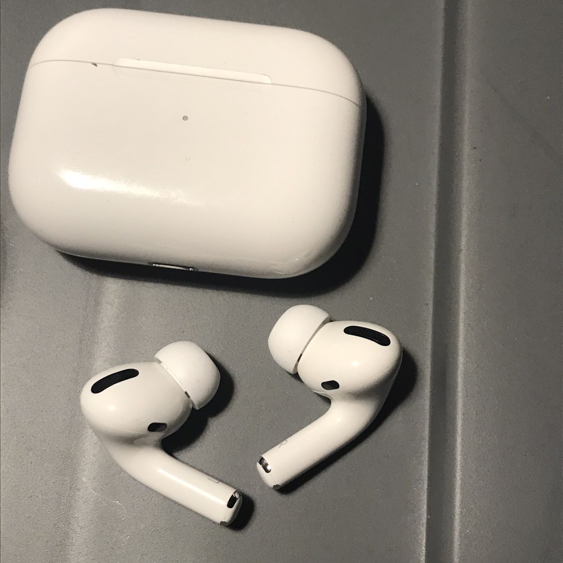 Apple AirPods Pro (authentic)