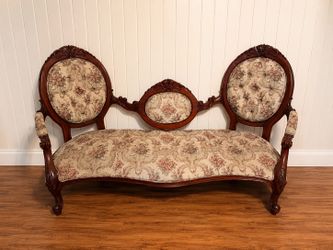 Vintage Victorian-Style Loveseat / Settee
