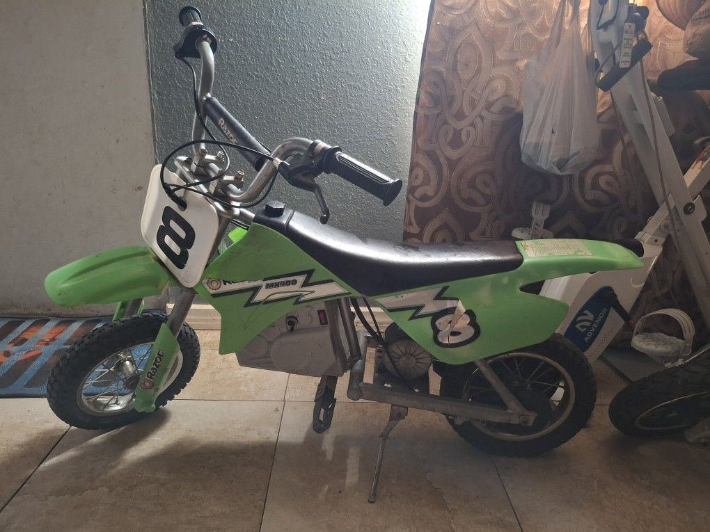 Razor MX400