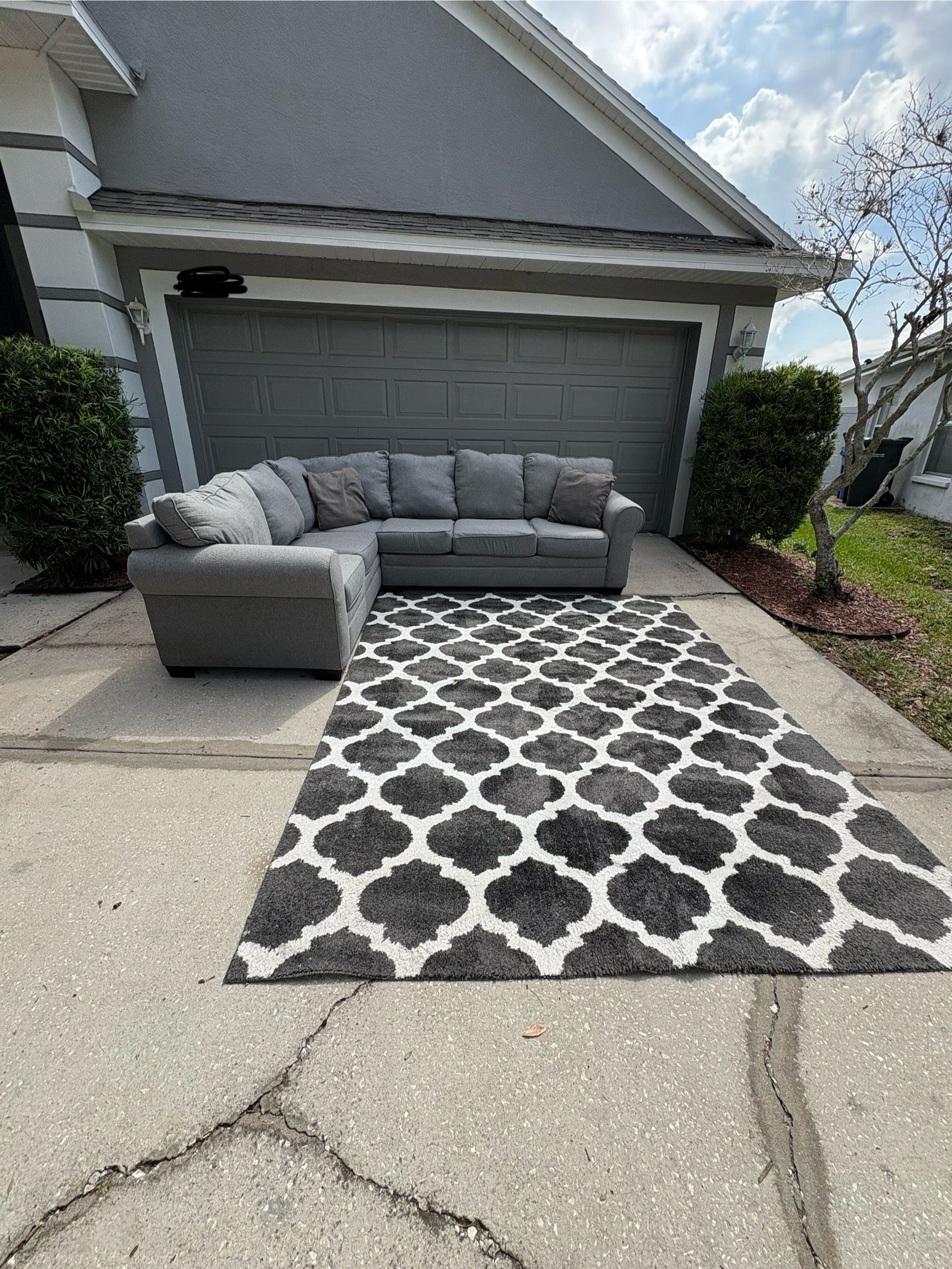 FREE DELIVERY! Light Grey Sectional