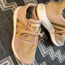 Adidas size 6 they run a bit big by 1 size