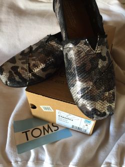 Toms size 8 silver glitter -classics
