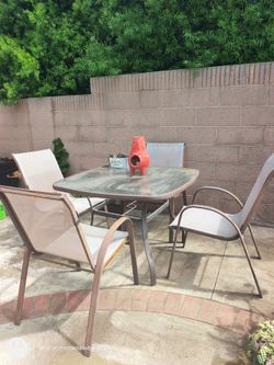 Outdoors table and 4 sturdy chairs