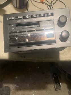 1993 fleetwood Cadillac Original Radio