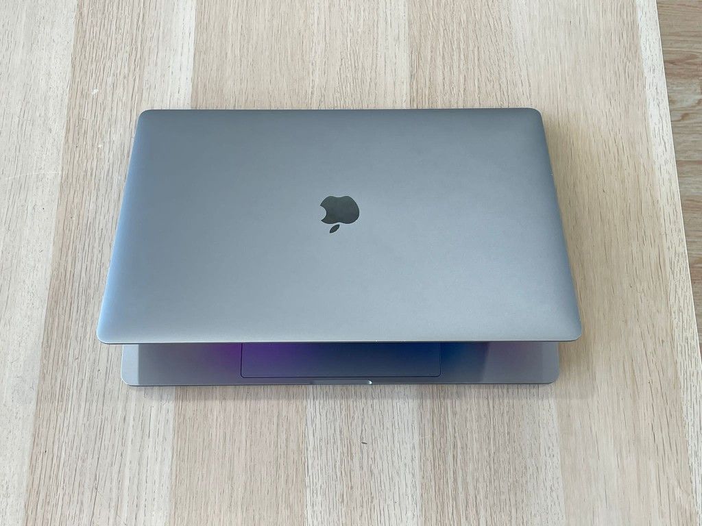 APPLE MACBOOK PRO 2019 15” i9 16GB RAM 500GB SSD RADEON PRO 560X