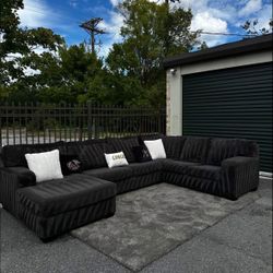 Free Delivery 🚚 Dark Grey Ashley Furniture Couch 