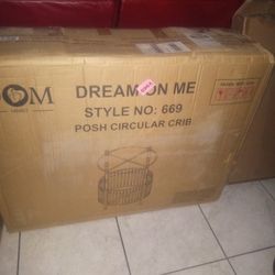 Dream On Me Posh Circular Crib
