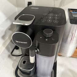 Gran Lattissima Black Machine With Milk Frother