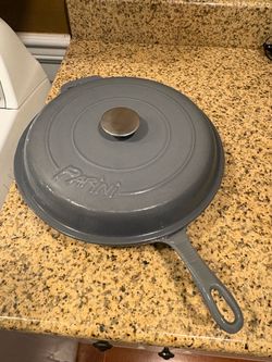 Cast iron frying pan