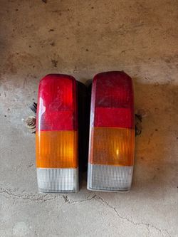 97-01 Jeep Cherokee Tail Light Assembly Pair