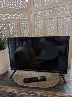Sansui  24-In  Flat Screen smart TV with Remote