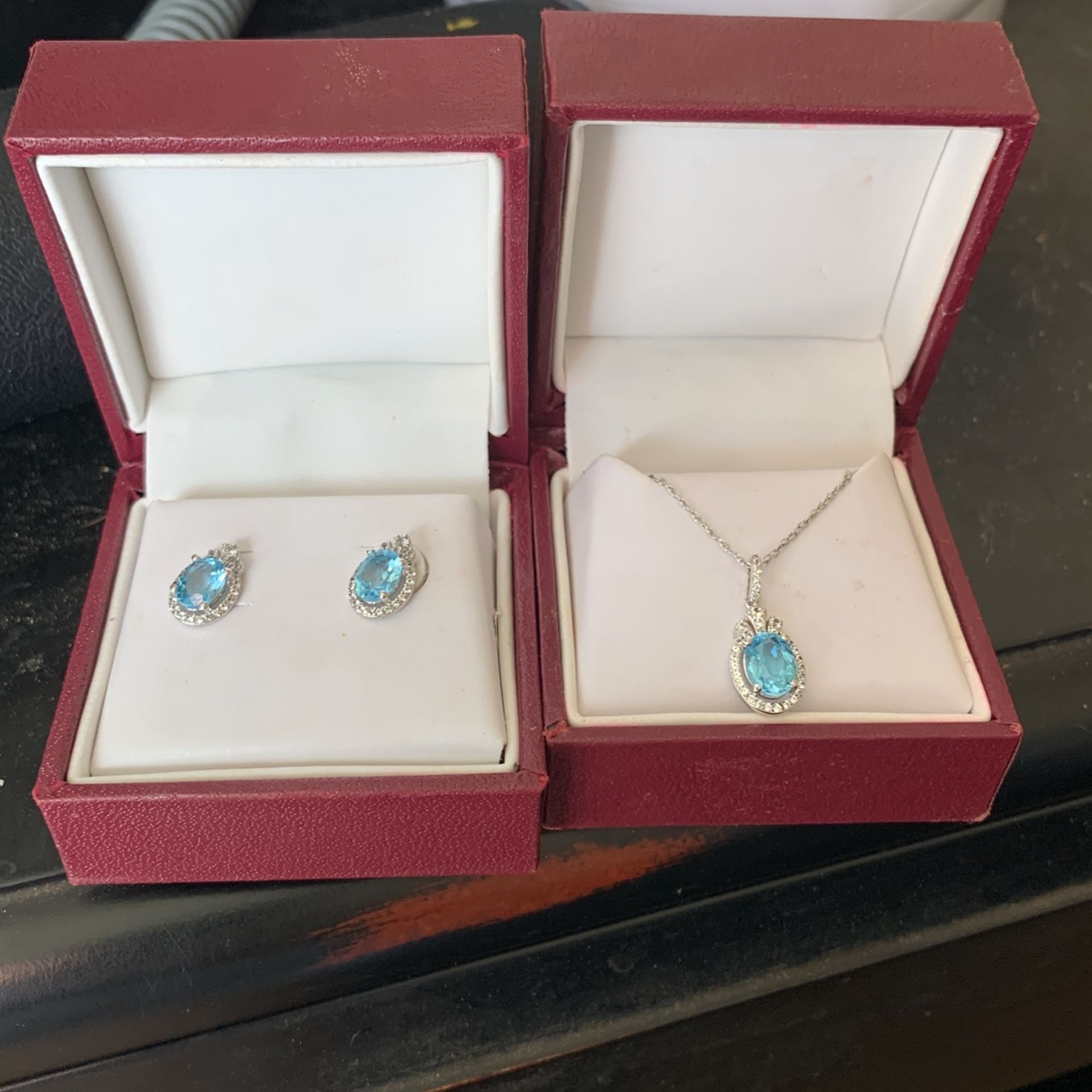 Helzberg Diamonds Earrings And Necklace 