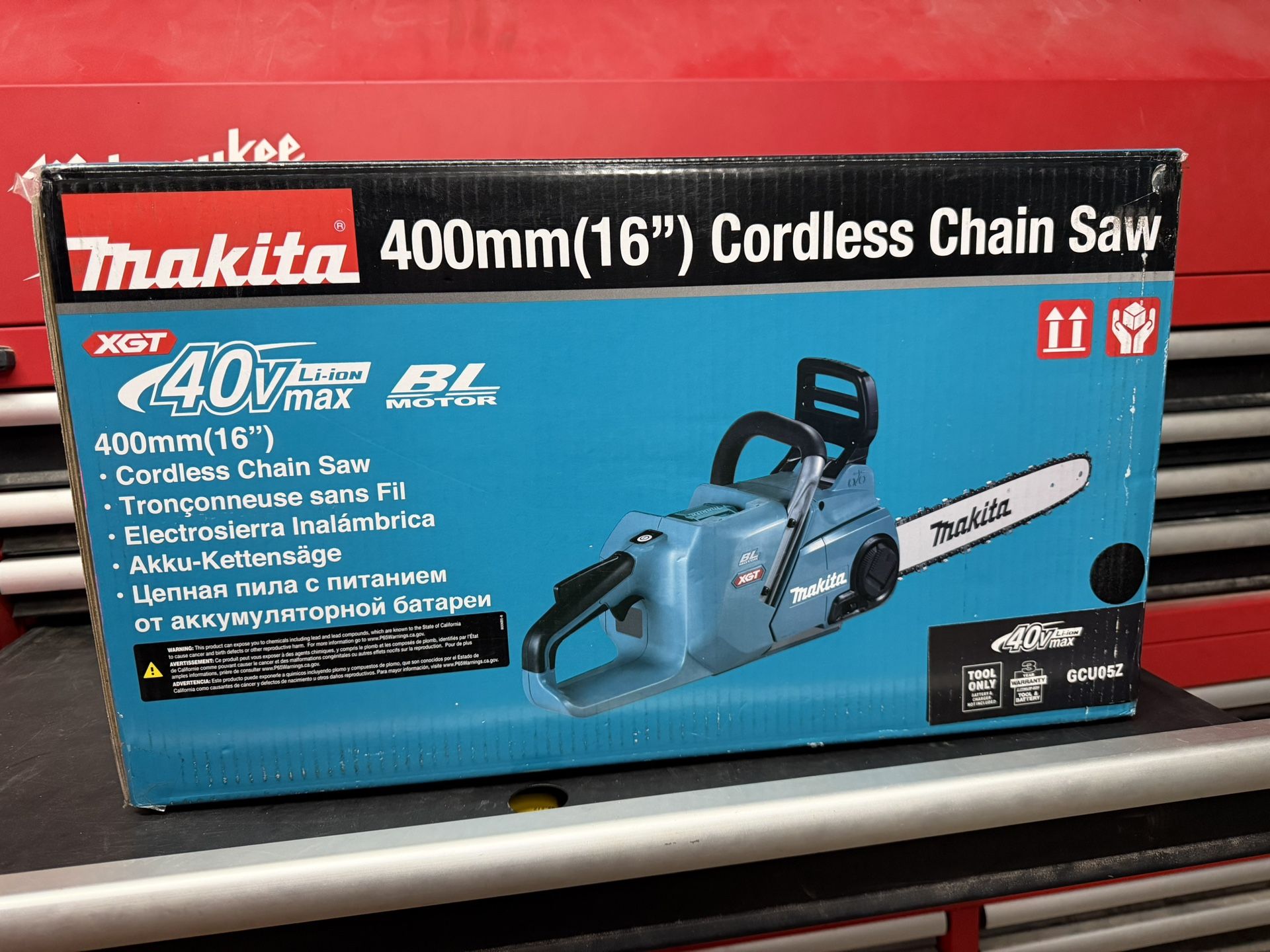 MAKITA XGT 16 in. 40V max Brushless Electric Battery Chainsaw (Tool Only)