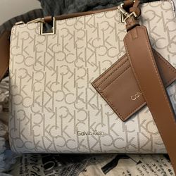Oversized Gorgeous Calvin Klein handbag with wallet