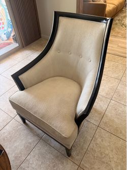 Crème sitting chair