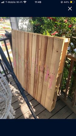 Free wooden pallet