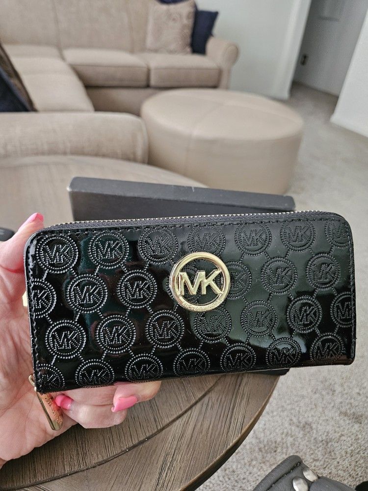 New Michael Kors Zip Around Wallet W Storage Pouch