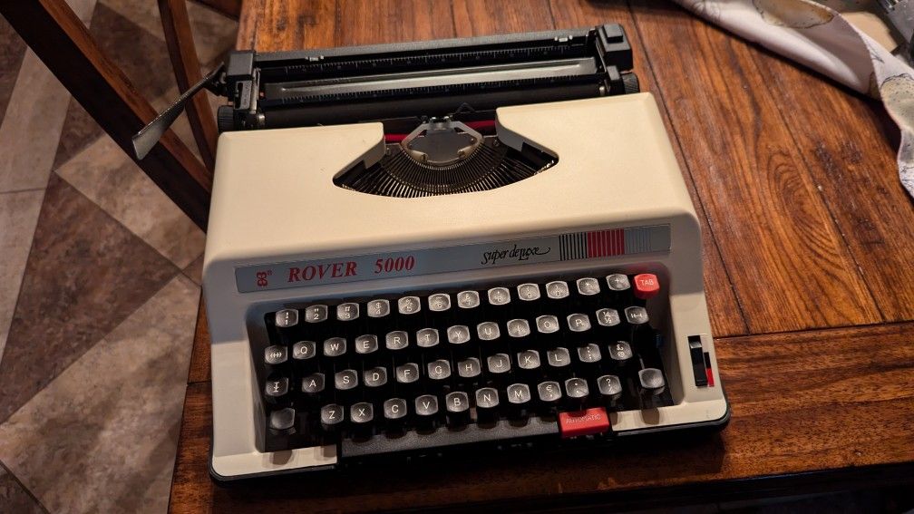 Vintage Rover 5000 Super Deluxe Typerwriter With Case